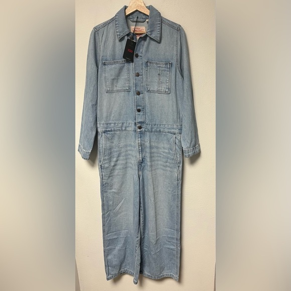 Levi's Iconic Denim Wide Leg Jumpsuit Button Down Front NWT
Size Medium - Picture 5 of 11